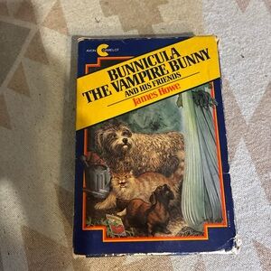 Bunnicula: The Vampire Bunny and His Friends by James Howe